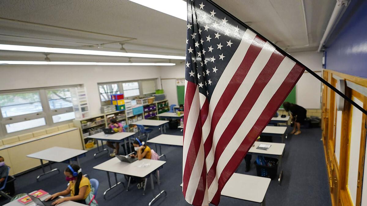 Líderes de California proponen otra medida para mantener a los oficiales de inmigración lejos de las escuelas.