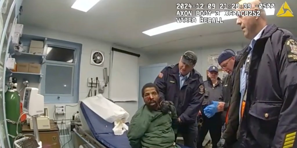 “Chocante” video de cámara corporal muestra a un agente golpeando mortalmente a un preso en Nueva York