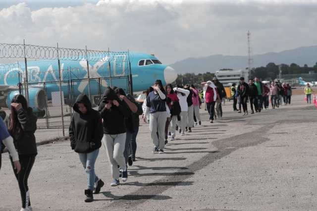 “Nos secuestraron y nos pusieron la pistola en la cabeza”: Joven deportado narra su experiencia al migrar hacia EE. UU.