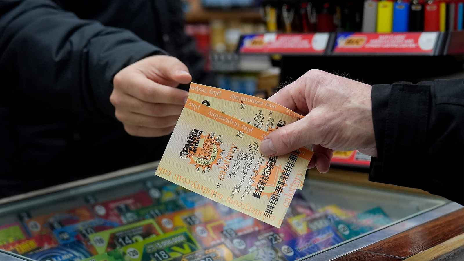 Venden en California boleto ganador del premio mayor de $1.22 billones de dólares de Mega Millions