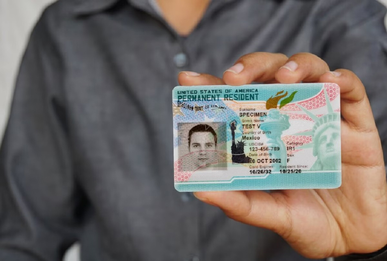 green-card-2025:-conoce-los-5-usos-que-puedes-darle-a-tu-residencia-permanente-en-estados-unidos