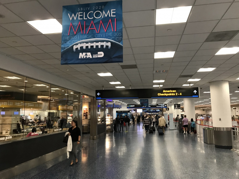 Aeropuerto de Miami emite alerta a víspera del Año Nuevo 2025 y 4 recomendaciones clave para viajeros