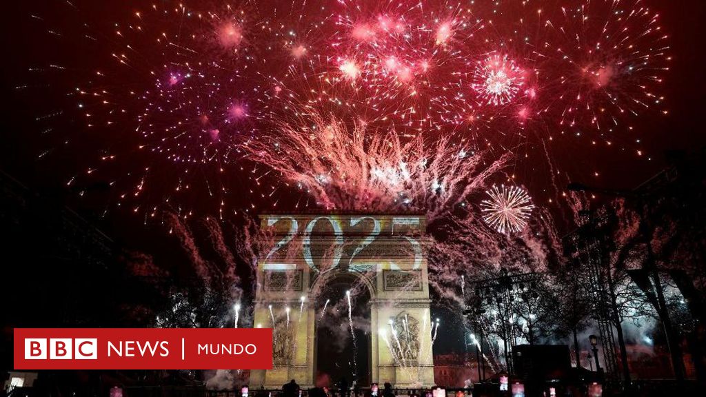 2025: Impactantes imágenes de las celebraciones y los rituales en distintas partes del mundo para recibir el nuevo año – BBC News Mundo