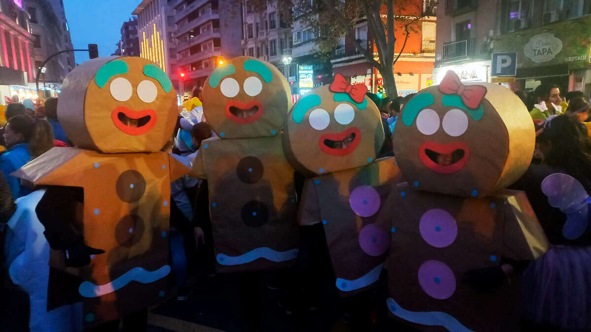 De galletas de jengibre a autos de choque: la San Silvestre llena de originales disfraces Zaragoza