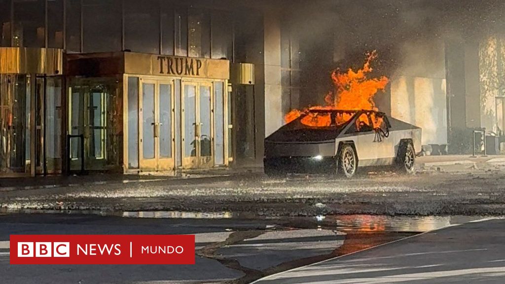 La policía de EE.UU. investiga si la explosión de una camioneta de Tesla frente al Hotel Trump en Las Vegas tiene relación con lo ocurrido en Nueva Orleans – BBC News Mundo