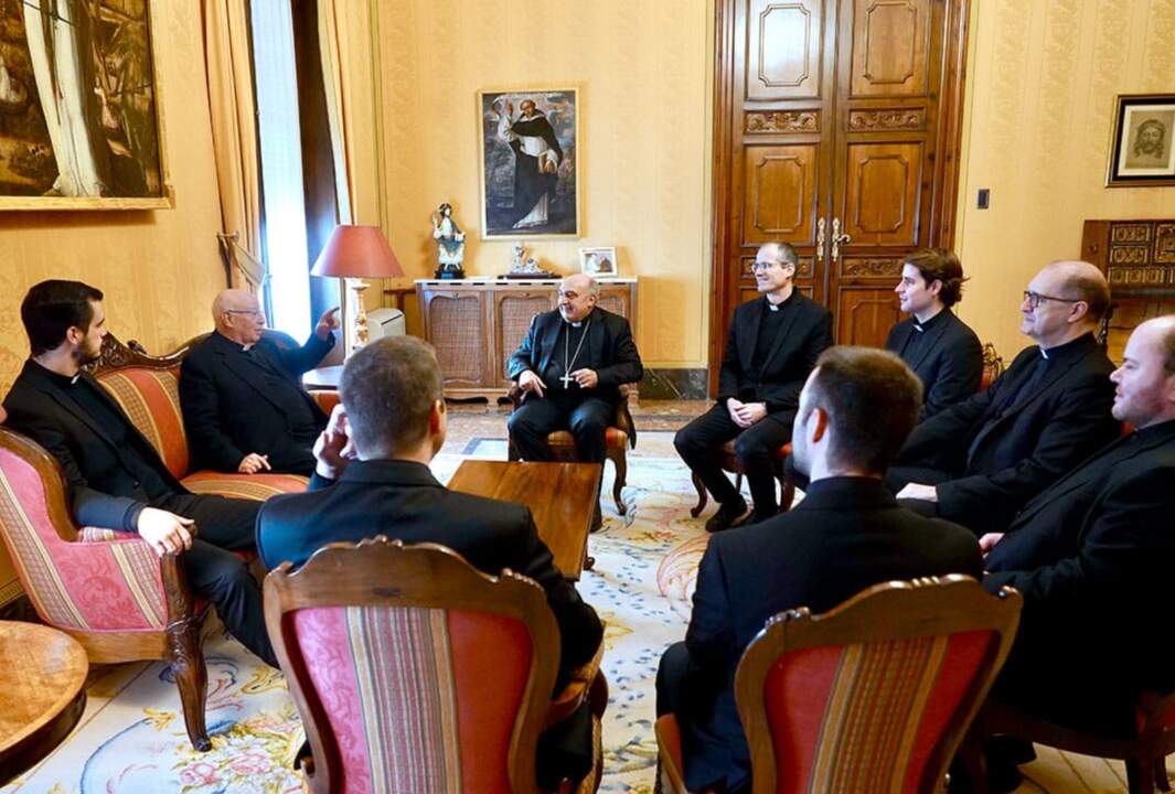 El Arzobispo de Valencia recibe a los sacerdotes de la Vicaría Episcopal en Roma