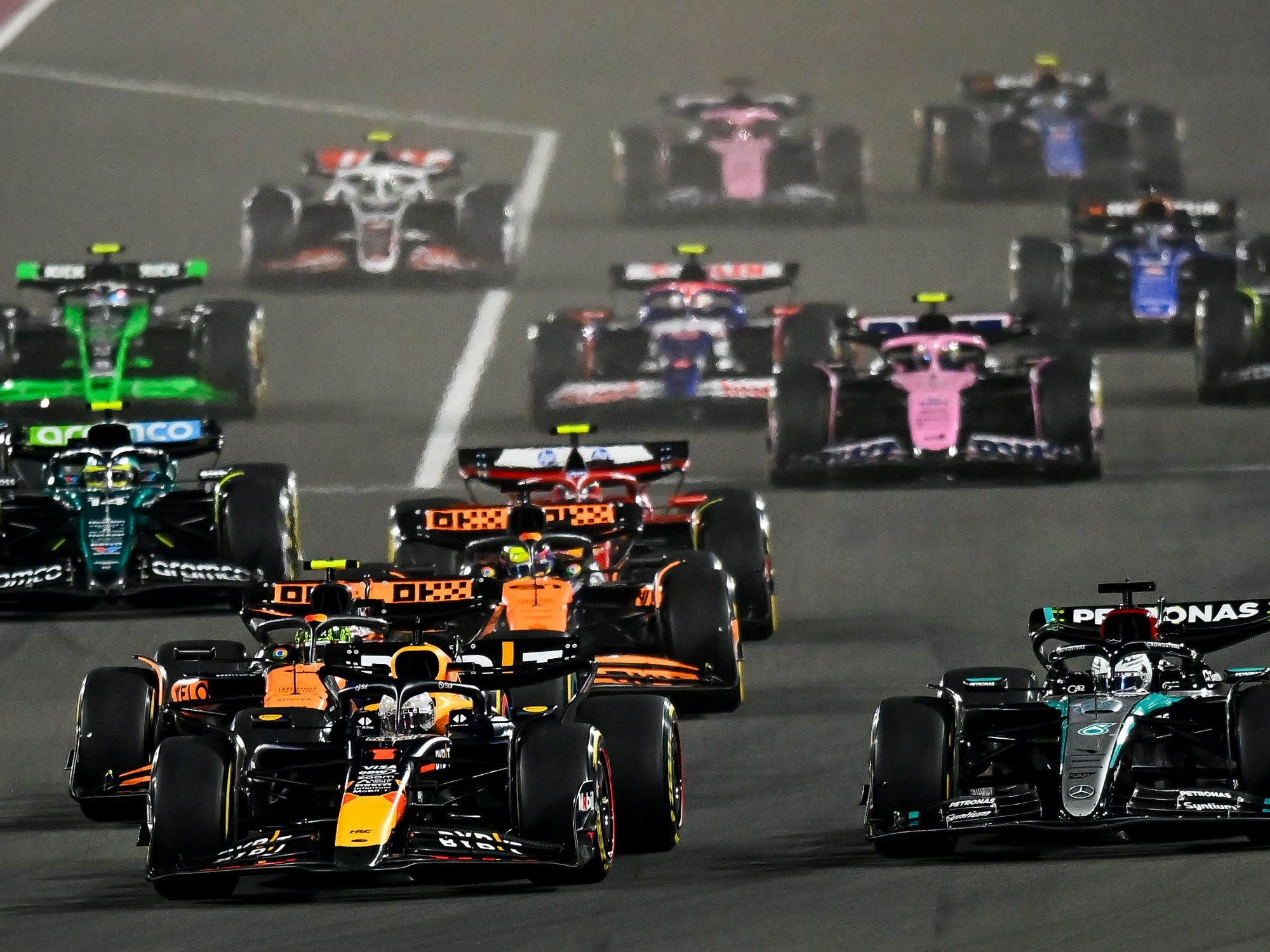 los-cuatro-grandes-cambios-que-tendra-la-formula-1-en-2025:-norma-“anti-mclaren”,-ayuda-a-los-grandotes,-record-de-vuelta-esteril-y-calendario-diferente