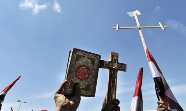 En Irán, una mujer conversa al cristianismo desde el islam fue encarcelada cuando regresó a su país, después de haberse bautizado en Malasia. En Nigeria, una cristiana fue secuestrada, obligada a casarse con un musulmán y sufrió abusos sexuales.