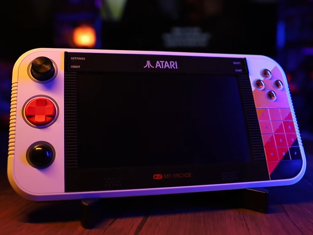 El teaser de Atari Gamestation Go muestra el diseño de la consola portátil de juegos retro