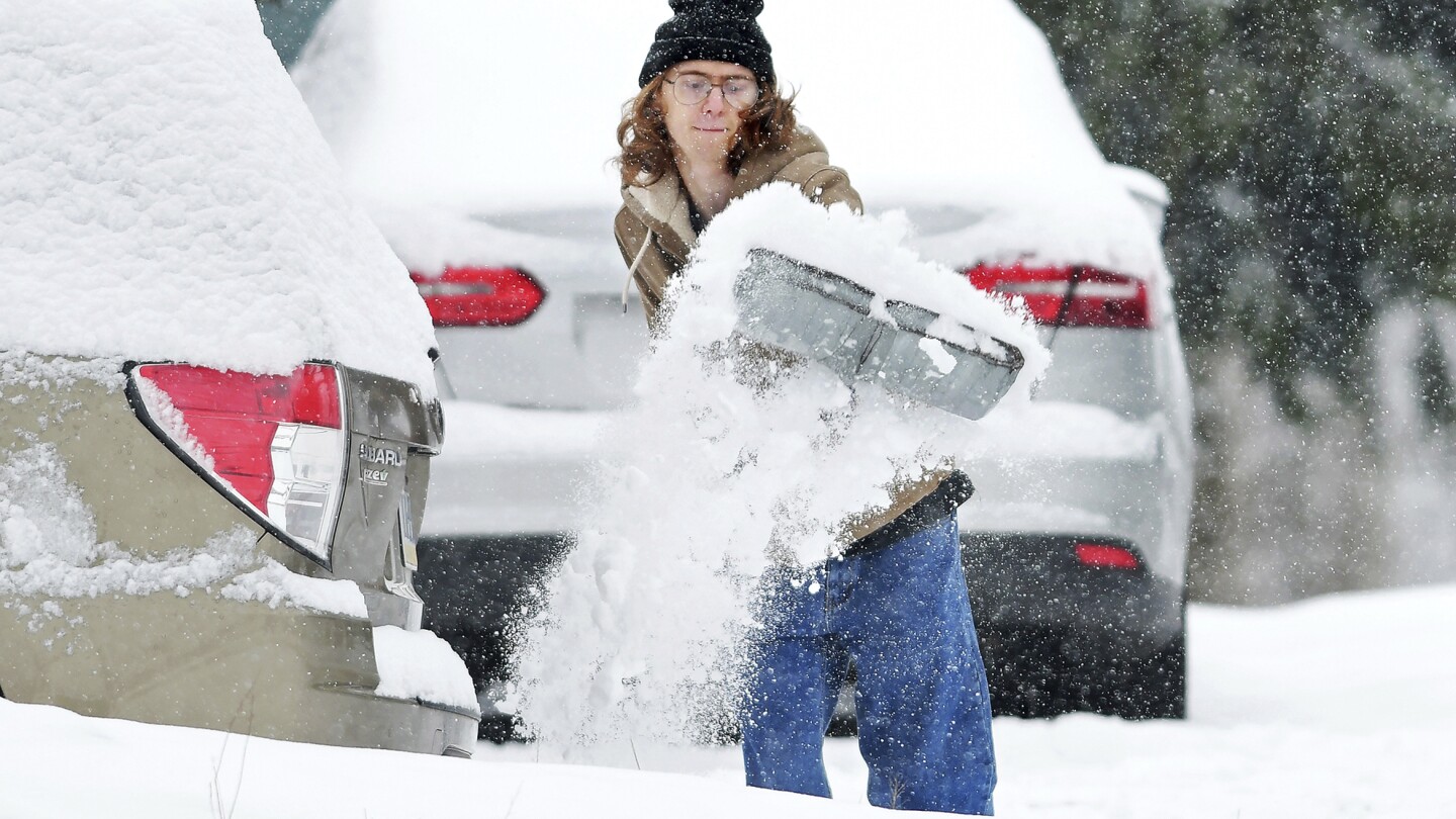 Advierten sobre nieve y hielo por fuerte tormenta invernal en región central de EEUU