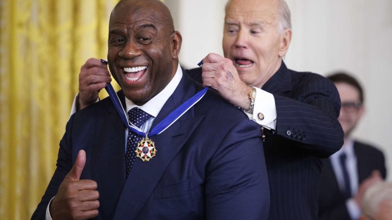 Lionel Messi y Magic Johnson son condecorados con la Medalla Presidencial de la Libertad | CNN