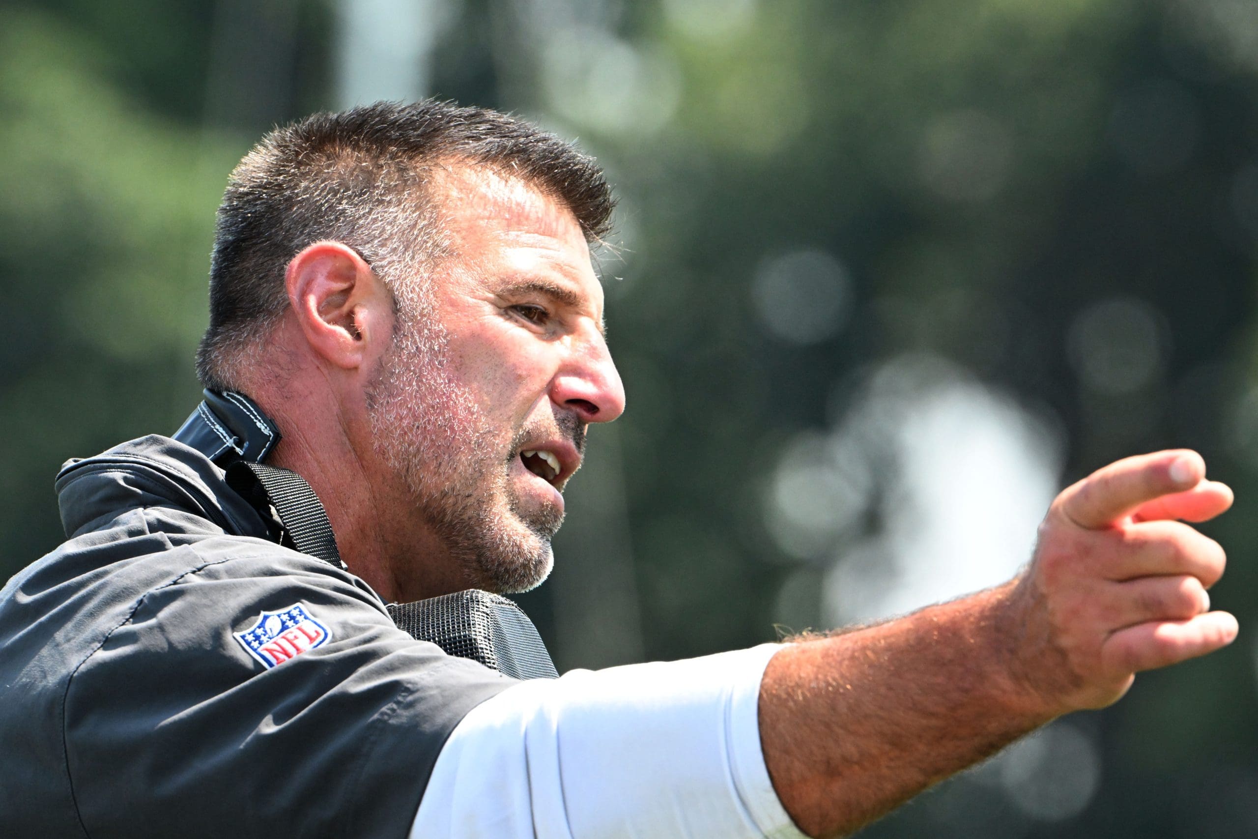 Los Patriots ven a Mike Vrabel como el principal candidato para entrenador en jefe en medio de la turbulencia.