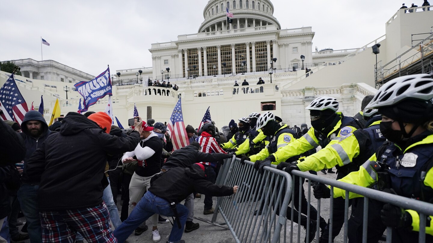 En duda los juicios por asalto al Capitolio mientras corte espera retorno de Trump