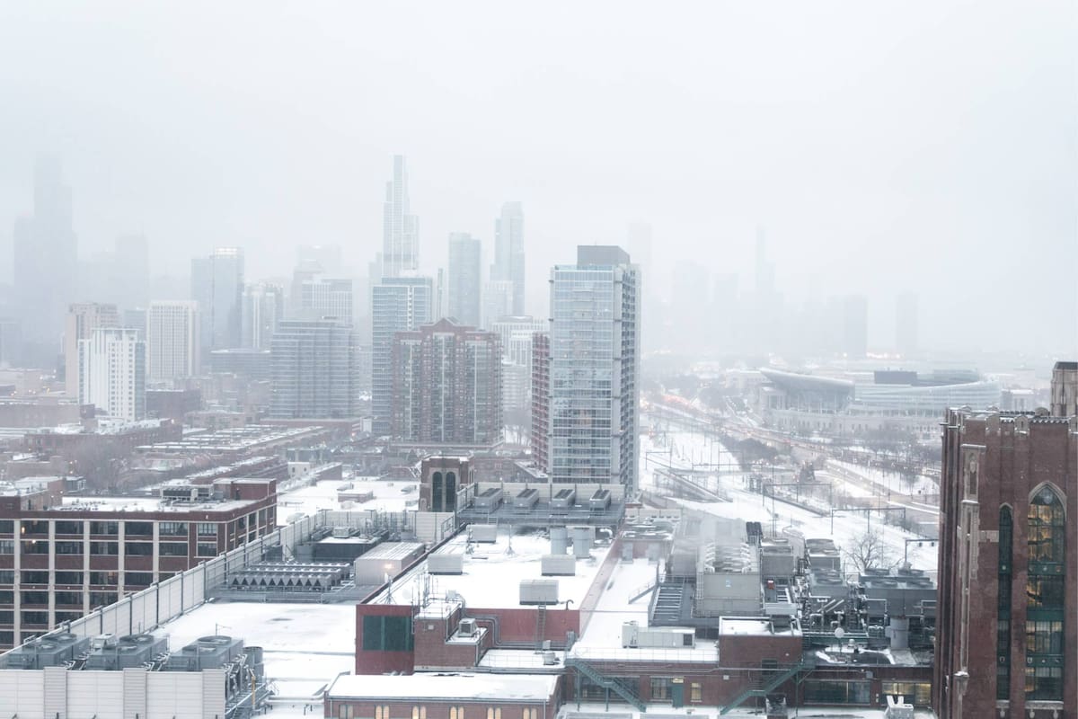 En Illinois: qué se espera de la gran tormenta invernal y las nevadas en Chicago