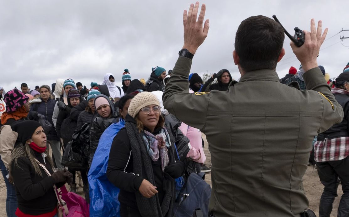 Decenas de refugios fronterizos alivian la presión migratoria