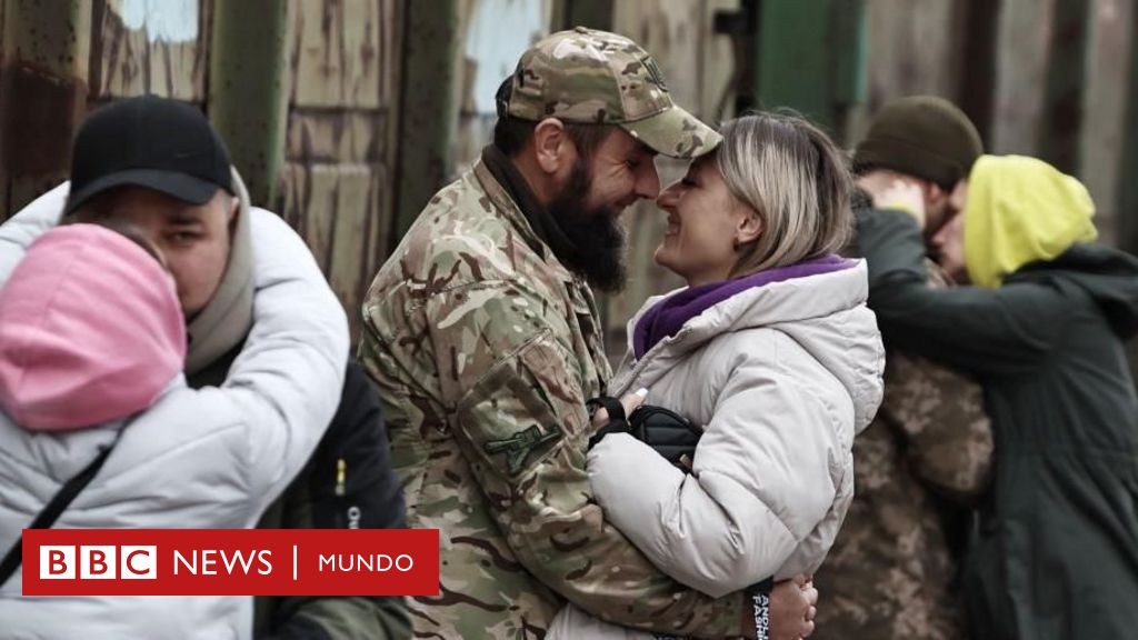 Guerra en Ucrania | “Paso 50 horas en la carretera para verlo 50 minutos”: las mujeres ucranianas que viajan largas distancias para ver a sus esposos en el frente – BBC News Mundo