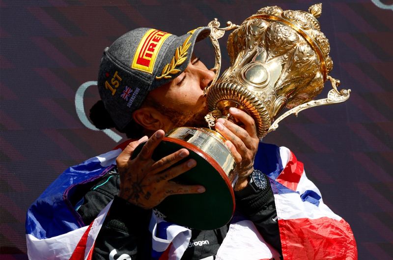 Lewis Hamilton cumple 40 dominando la Fórmula 1 e inspirando fuera de las pistas