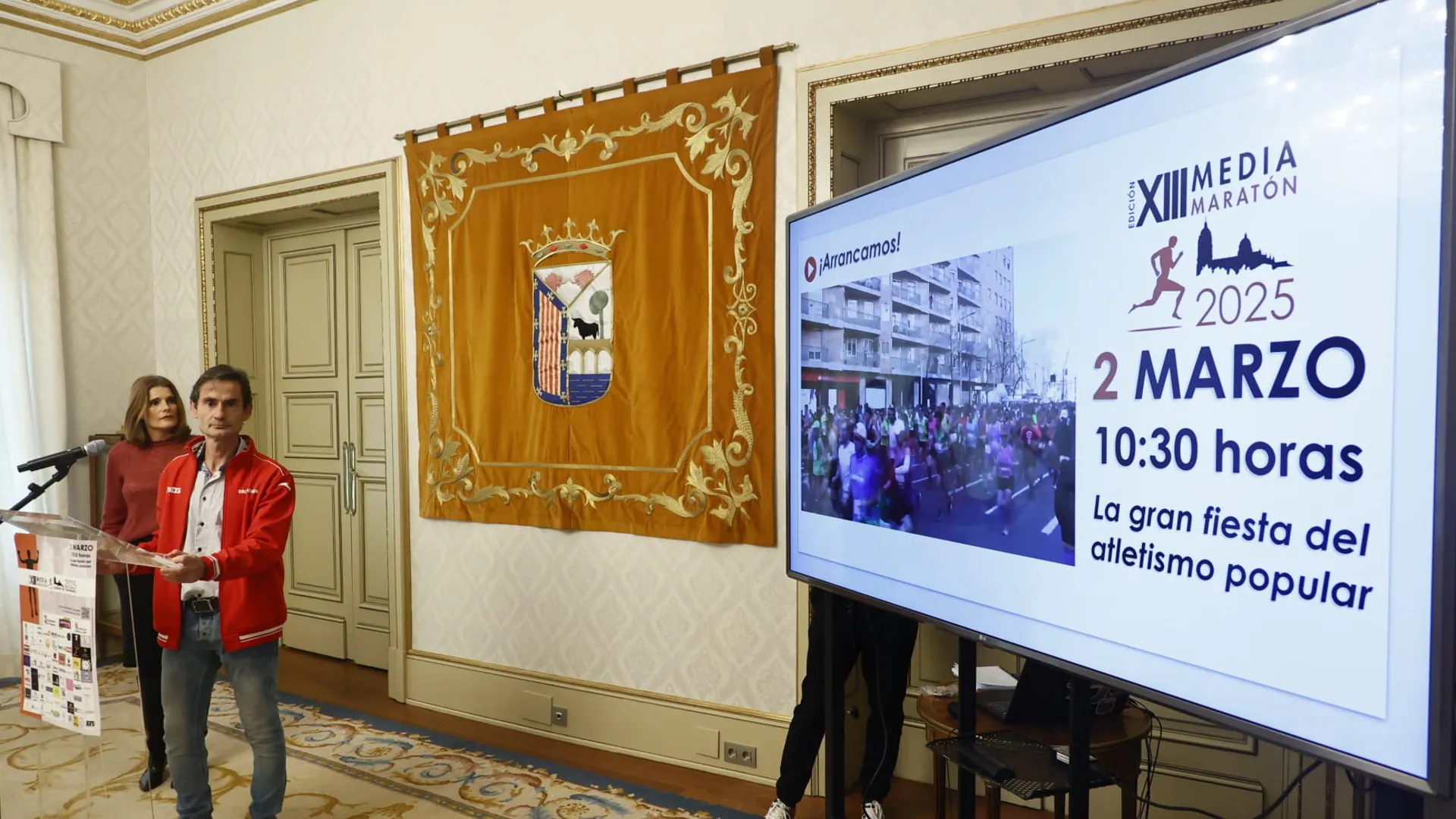 La XIII Media Maratón Ciudad de Salamanca se 'cuela' en el Patio de Escuelas Menores | La Gaceta de Salamanca