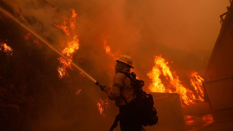 FOTOS | Devastadores incendios forestales se extienden en California | CNN