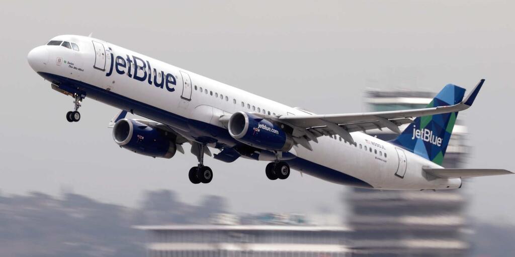 Son hombres los polizones hallados muertos en la bahía del tren de aterrizaje del avión de JetBlue