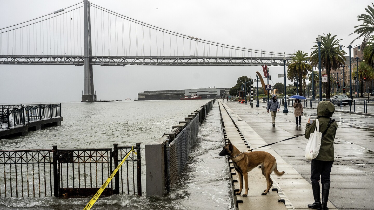 Tormentas en EEUU causan intensas nevadas, hielo peligroso y un tornado en California