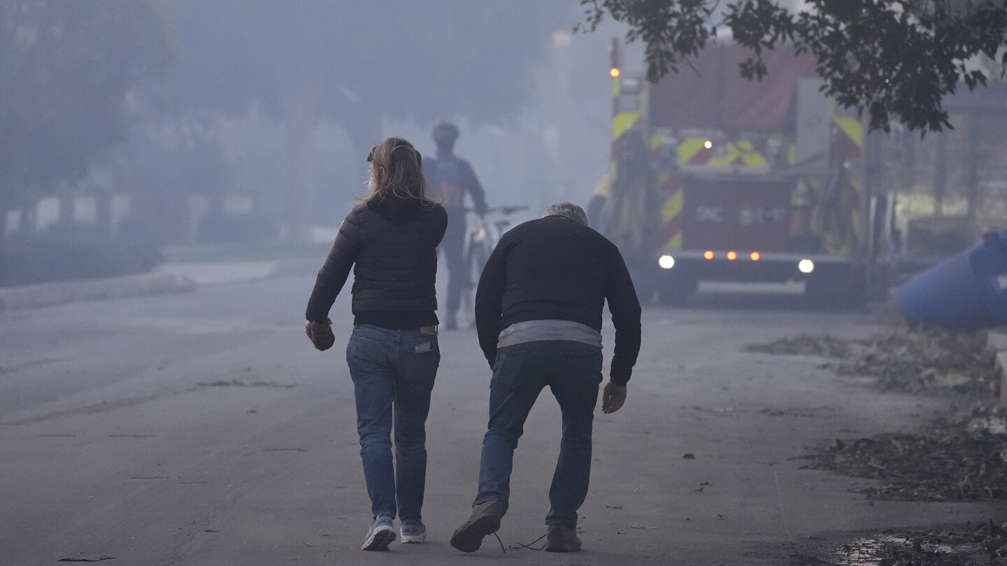 Cómo evacuar de manera segura ante un incendio forestal como los de California