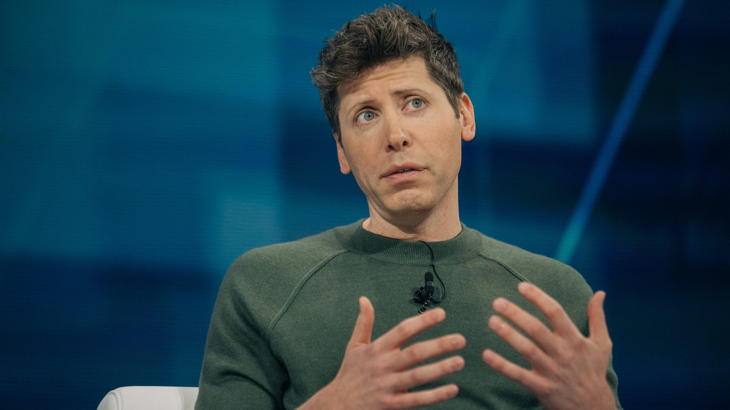 La hermana menor de Sam Altman presenta una demanda en la que afirma que abusó sexualmente de ella