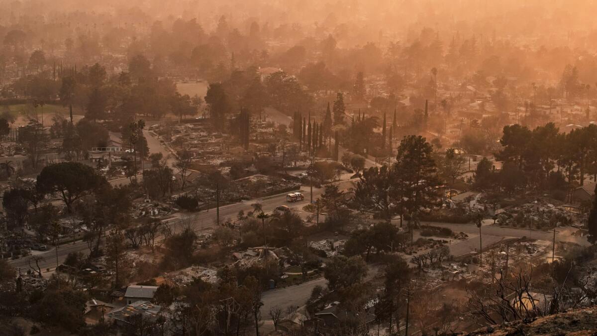 El incendio Kenneth comenzó a última hora de la tarde en el Valle de San Fernando provocando más evacuaciones