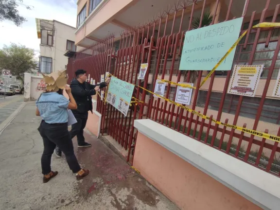 Tras destitución de guardaparques, activistas ambientales instalan plantón en el Sernap