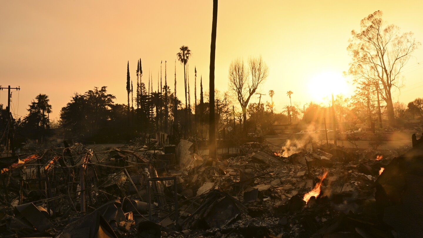 ¿Qué causó los letales incendios en California? Investigadores estudian varias posibilidades