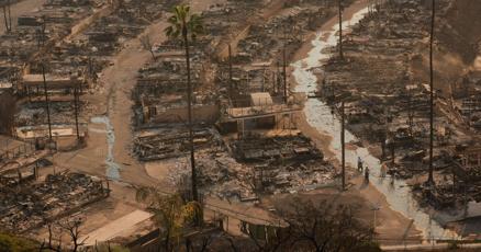 Bomberos ganan algo de control sobre incendios en Los Ángeles al amainar los fuertes vientos