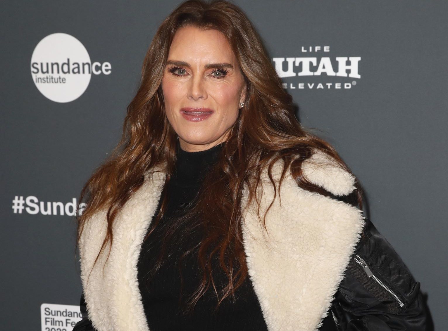 Brooke Shields revela que le sometieron a un rejuvenecimiento vaginal sin consentimiento