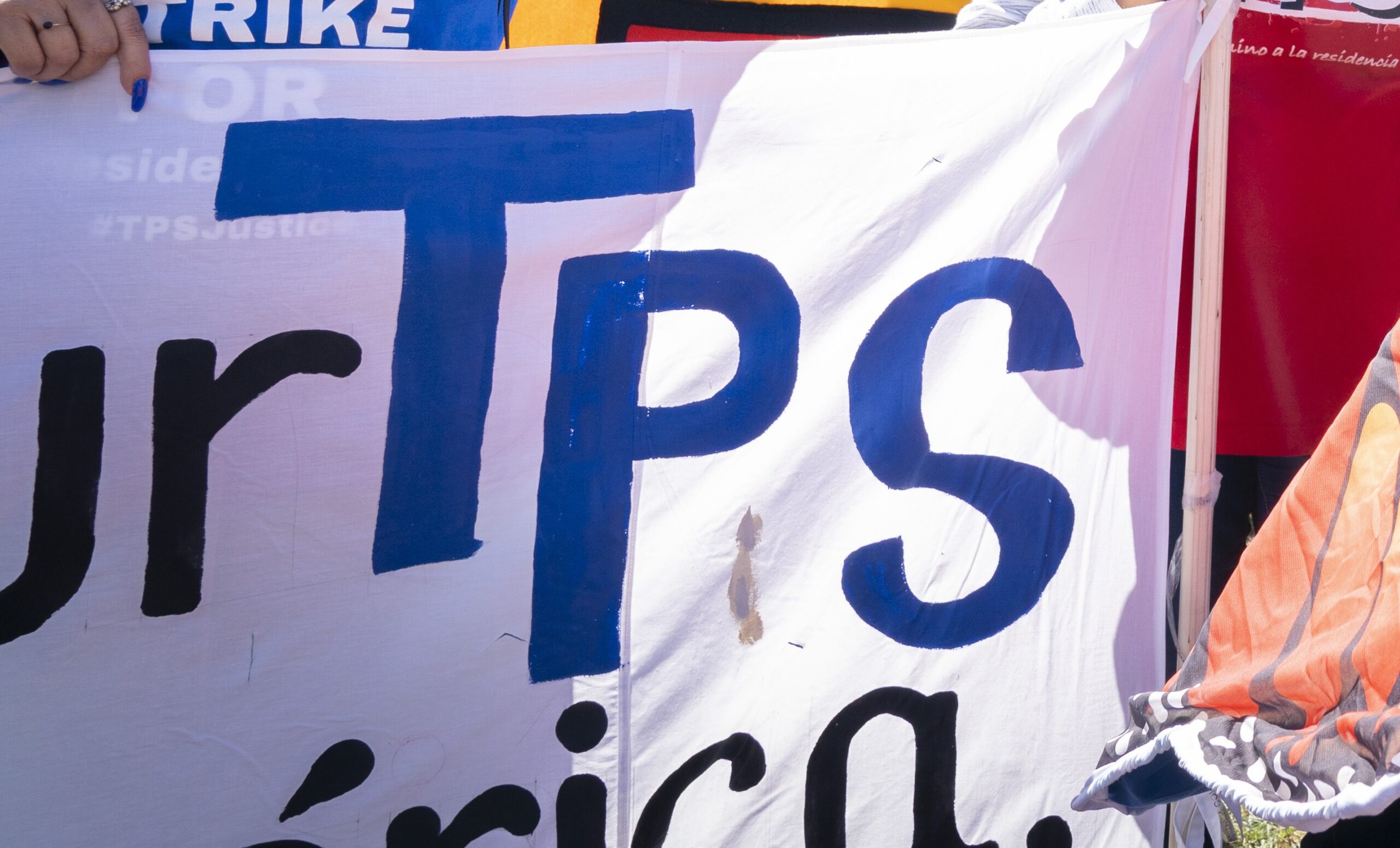 Gobierno de Biden extiende TPS para inmigrantes de El Salvador y Venezuela – La Opinión