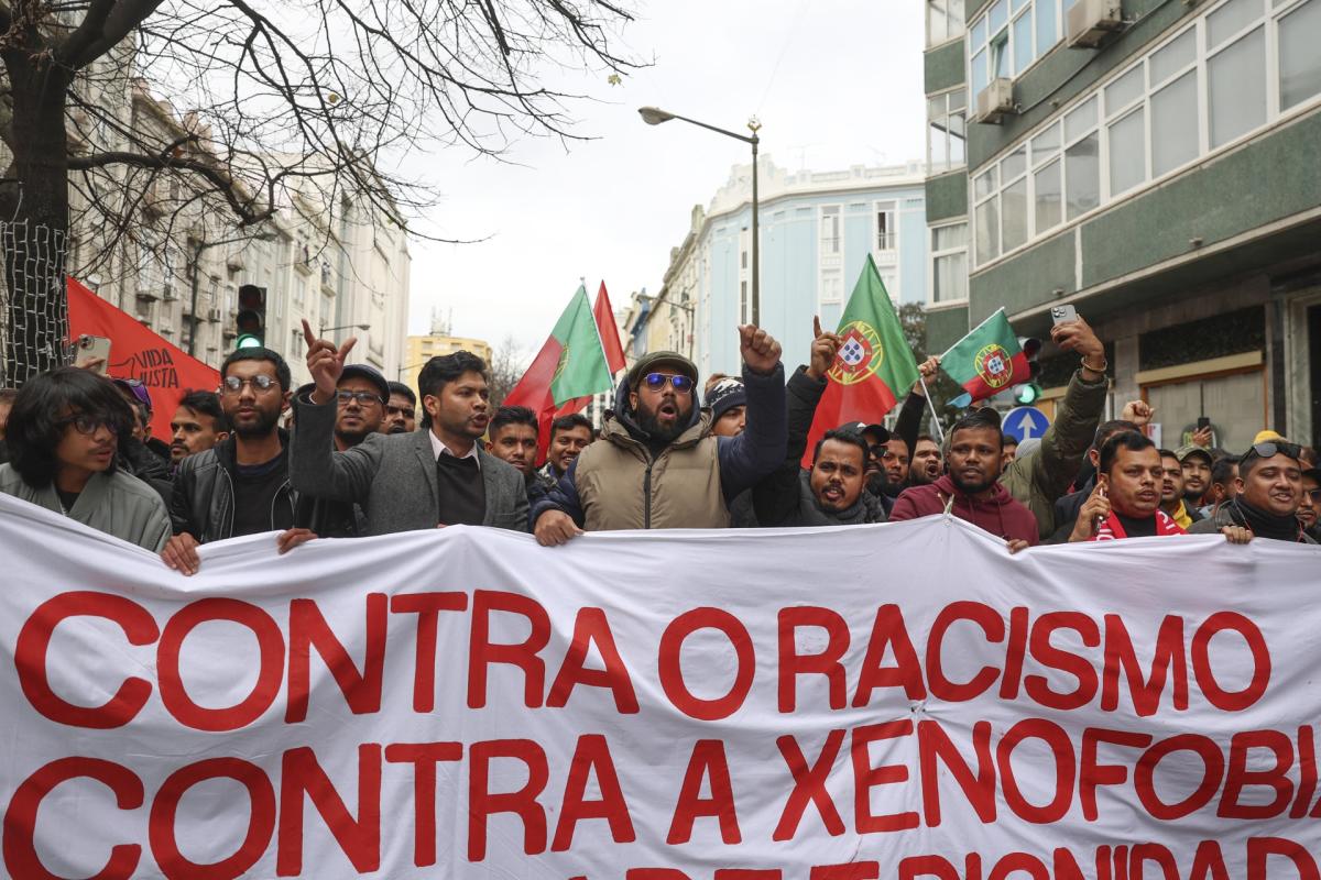 Miles de personas marchan en Lisboa en apoyo de los inmigrantes