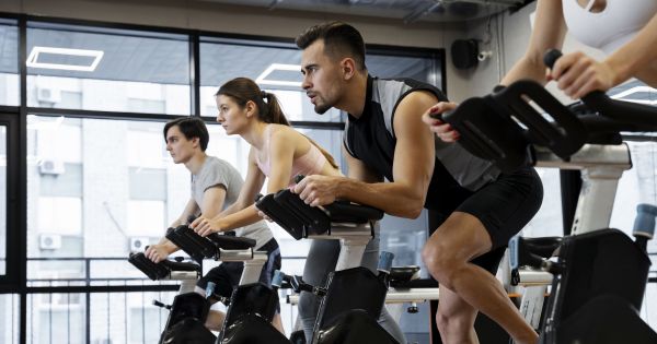 bicicleta-fija:-un-estudio-cientfico-revel-cuntos-minutos-de-este-ejercicio-equivalen-a-un-entrenamiento-intenso