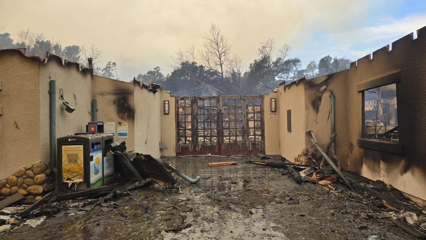 Incendios arrasan escuelas en Los Ángeles y destruyen santuarios educativos al aire libre