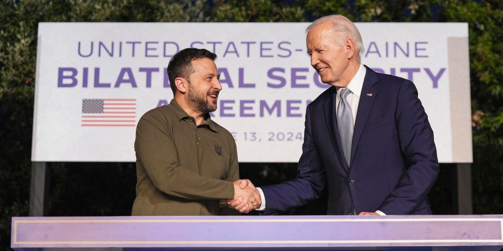 Biden asegura que fue la mano firme que el mundo necesitaba tras Trump, quien está listo para sacudir las cosas otra vez