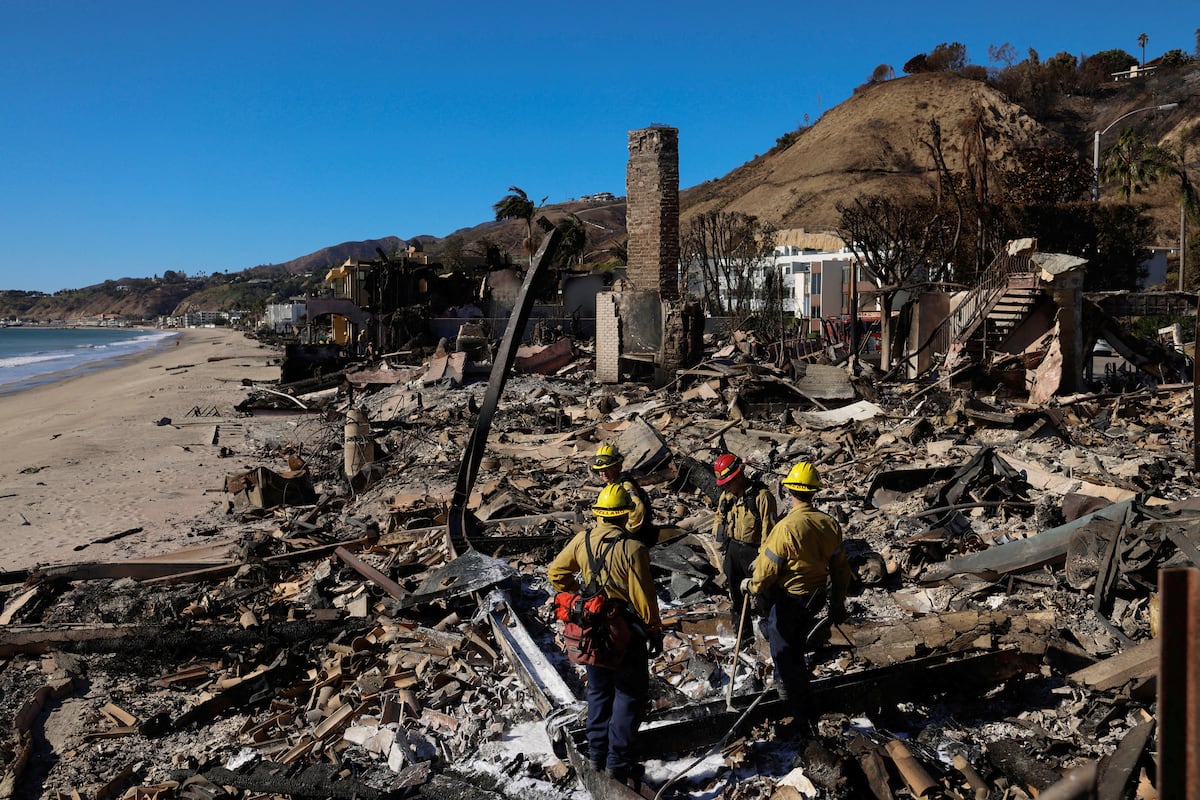 Trump y los republicanos usan los incendios de Los Ángeles para atacar a los demócratas