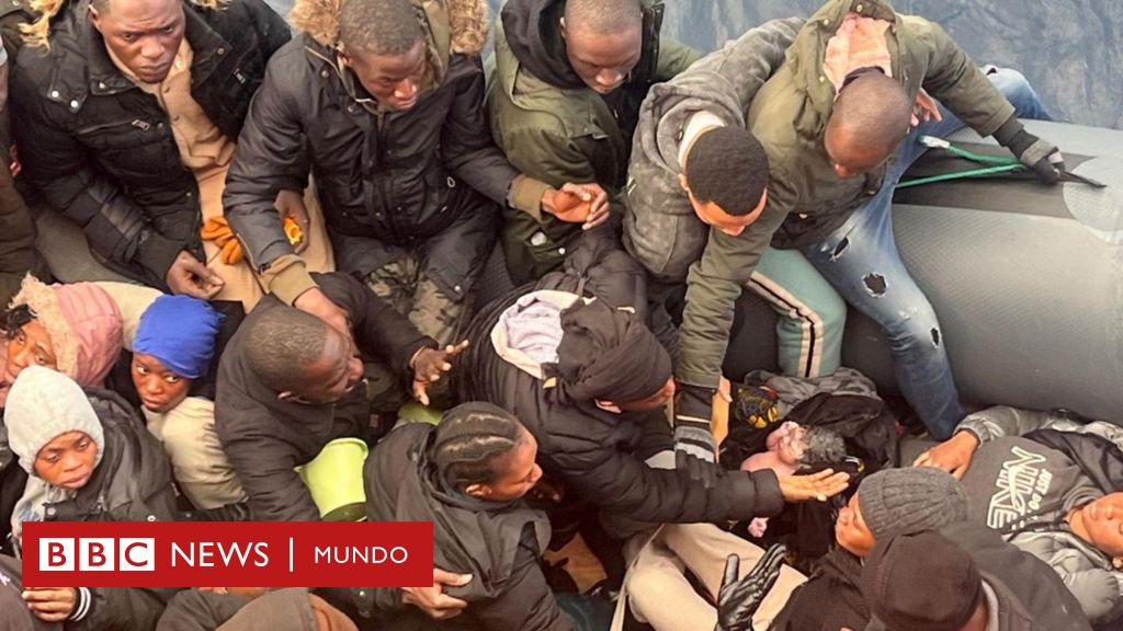 La impresionante imagen de un bebé que nació en una embarcación repleta de migrantes que trataban de llegar de África a las Canarias – BBC News Mundo