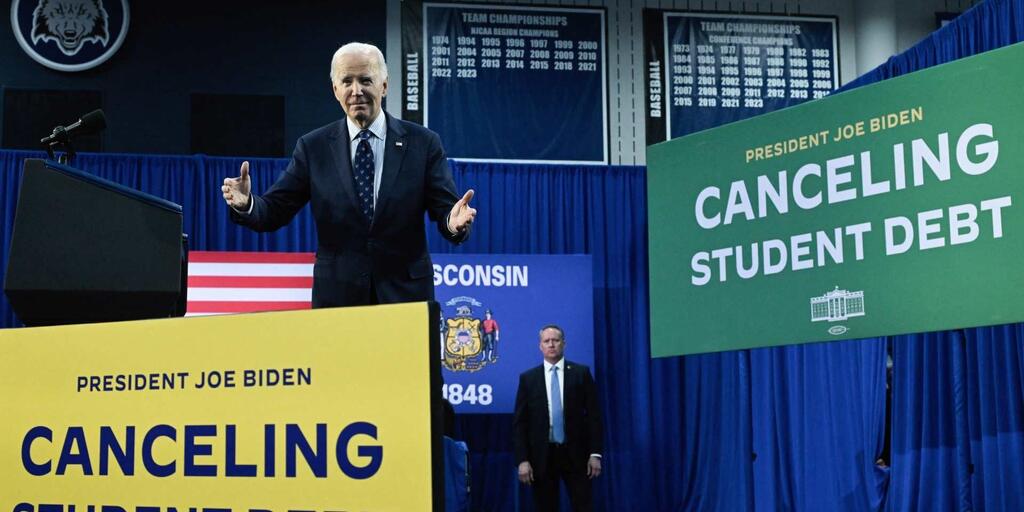 Biden asegura que su Gobierno perdonó más deudas estudiantiles que cualquier otra administración