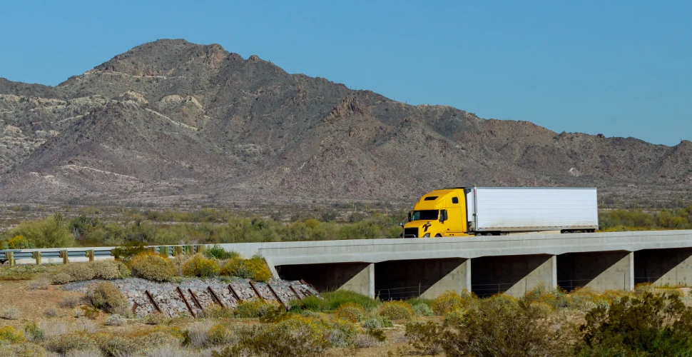 Ruta hacia Trump: Políticas de transporte de carga fronterizo durante su gobierno en Estados Unidos