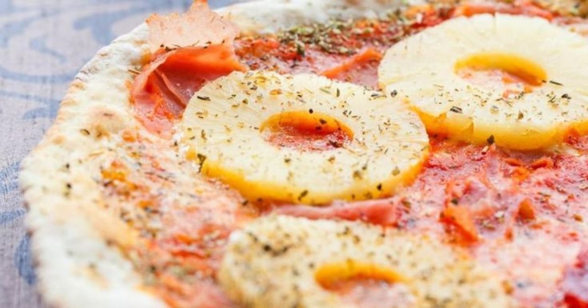 A 60 años de su creación sigue la polémica y un restó tomó una tajante medida: pizza con ananá ¿sí o no? | Por las redes