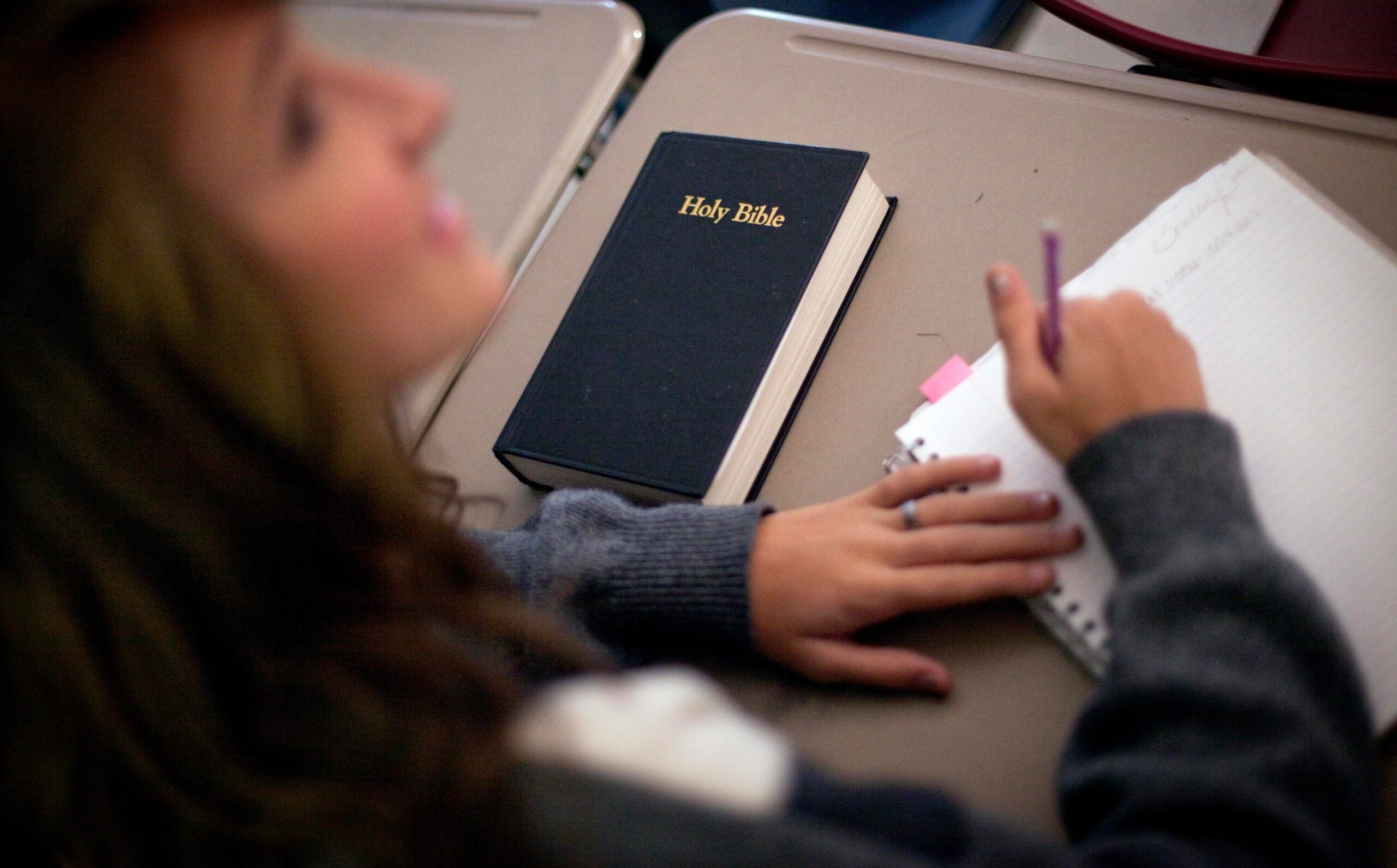 Junta de Educación de Texas aprueba un plan de estudios basado en la Biblia – La Opinión