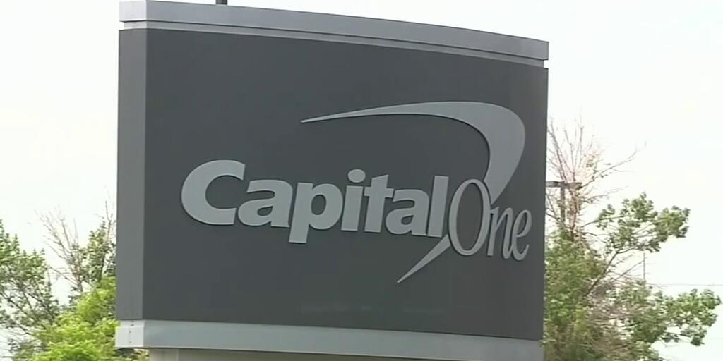 Demandan a Capital One por supuestamente engañar a los consumidores