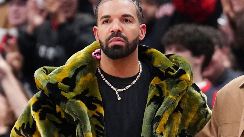 Drake demanda a UMG Recordings, Inc. por difamación por 'Not Like Us' de Kendrick Lamar | CNN