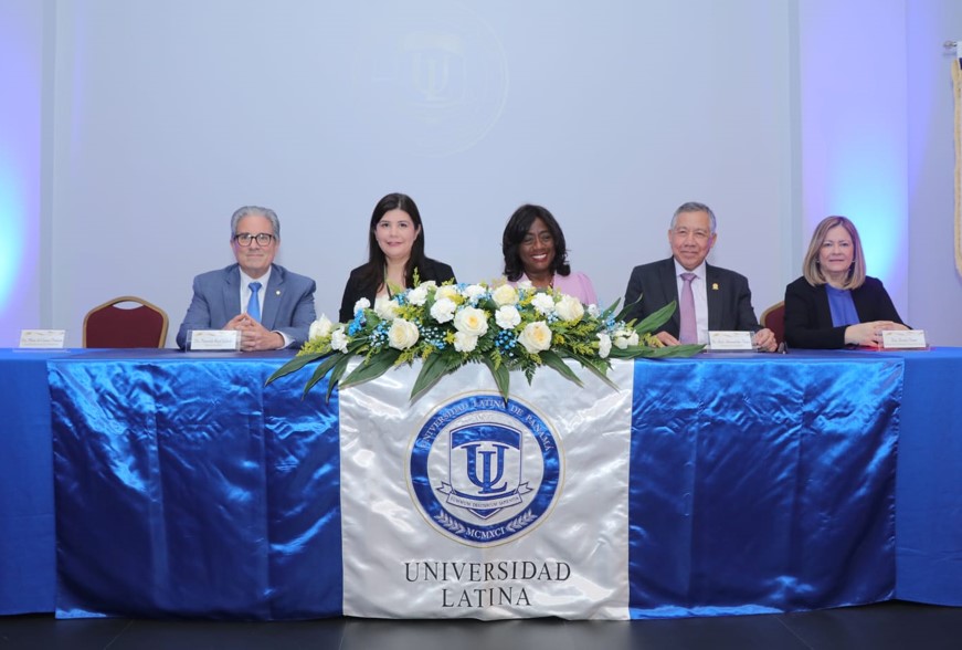 Carrera de Medicina de la Universidad Latina logra acreditación internacional