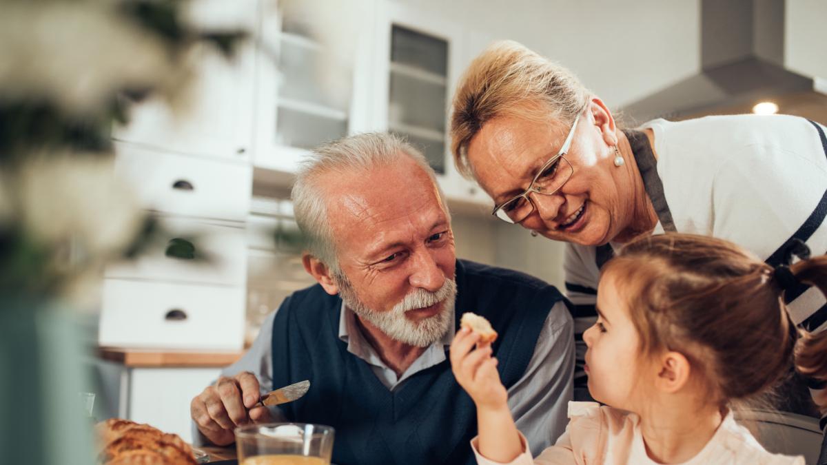 Un estudio descubre la potente relación de la dieta de tus abuelos en tu salud y la de tus hijos