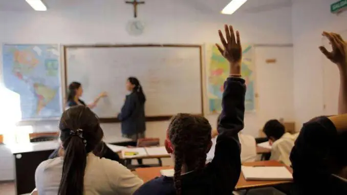 Profesores de religión tienen derecho a complemento de itinerancia