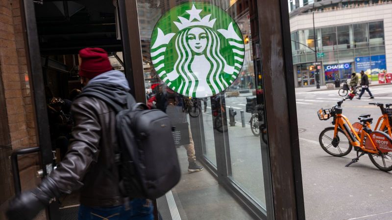 No más baños gratis: Starbucks pone fin a su política de “puertas abiertas” | CNN