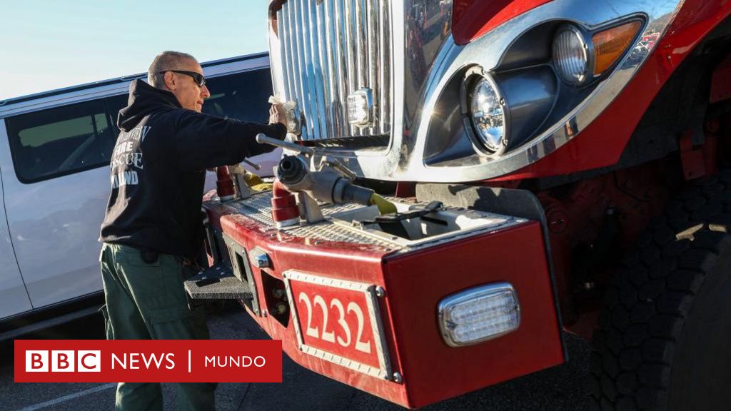 Los bomberos privados que contratan los ricos en Los Ángeles para salvar de los incendios sus propiedades (y las críticas que esto genera) – BBC News Mundo